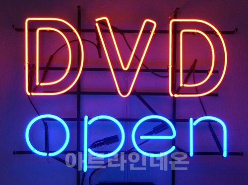 *K18 (DVD OPEN)